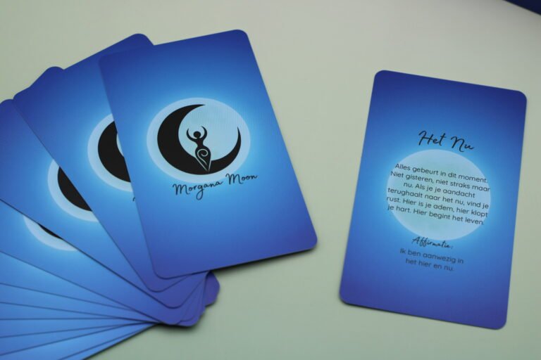 Spirituele Reflectiekaarten – Mijn Pad naar Zelfreflectie en Innerlijke Groei 2 Uitgespreide Morgana Moon inzichtkaarten voor spiritualiteit, journaling en zelfreflectie
