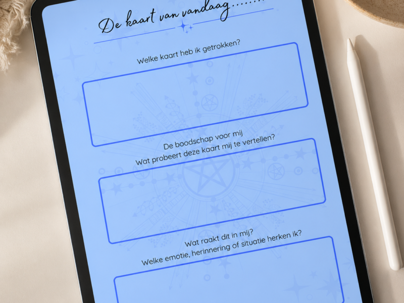 Digitaal werkboek van Morgana Moon op tablet voor zelfreflectie, journaling en spirituele groei